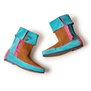 Authentic Minnetonka x Stranger Things Women's Holly Wheeler Boot 8.5